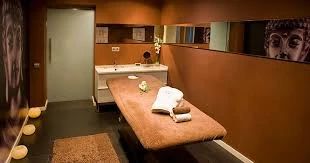 Centro de masajes para caballeros relajantes descontracturantes en camilla sesiones antiestres 100%garantizado con un buen final 50 euros por sesion no te arrepentiras con chicas expertas en su trabajo